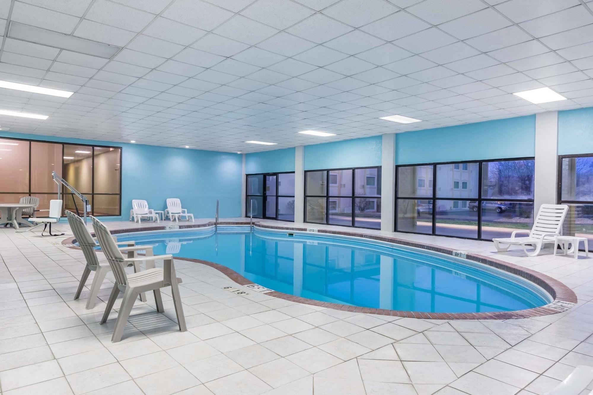 Baymont By Wyndham Kokomo Buitenkant foto